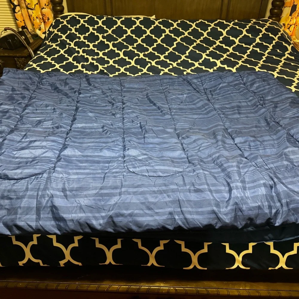 Xl twin Blue comforter